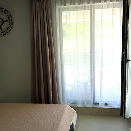New Quiet With Private Patio, Large Terrace
