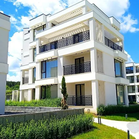 New Quiet With Private Patio, Large Terrace 索佐波尔